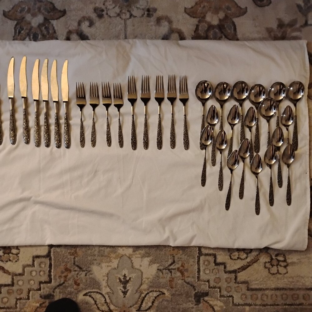 35 Piece Flatware set Japan Nasco Stainless Narcissus Daffodil